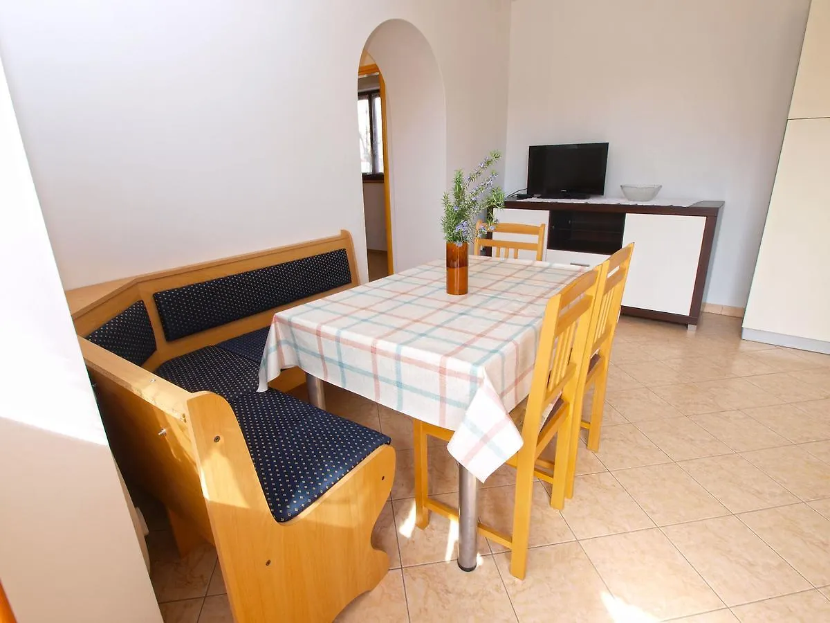 Apartments Ivan 1031 Fazana