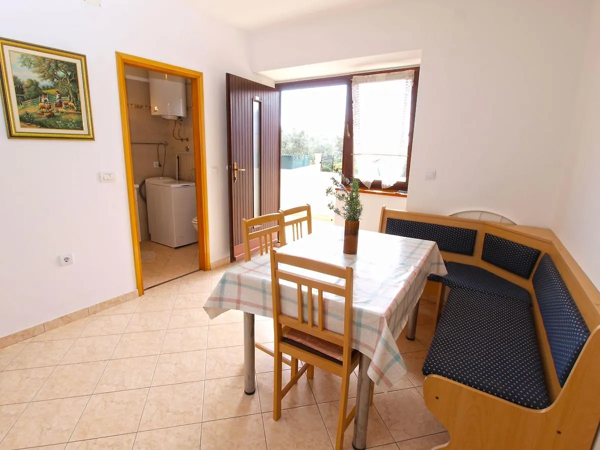 Apartments Ivan 1031 Fazana