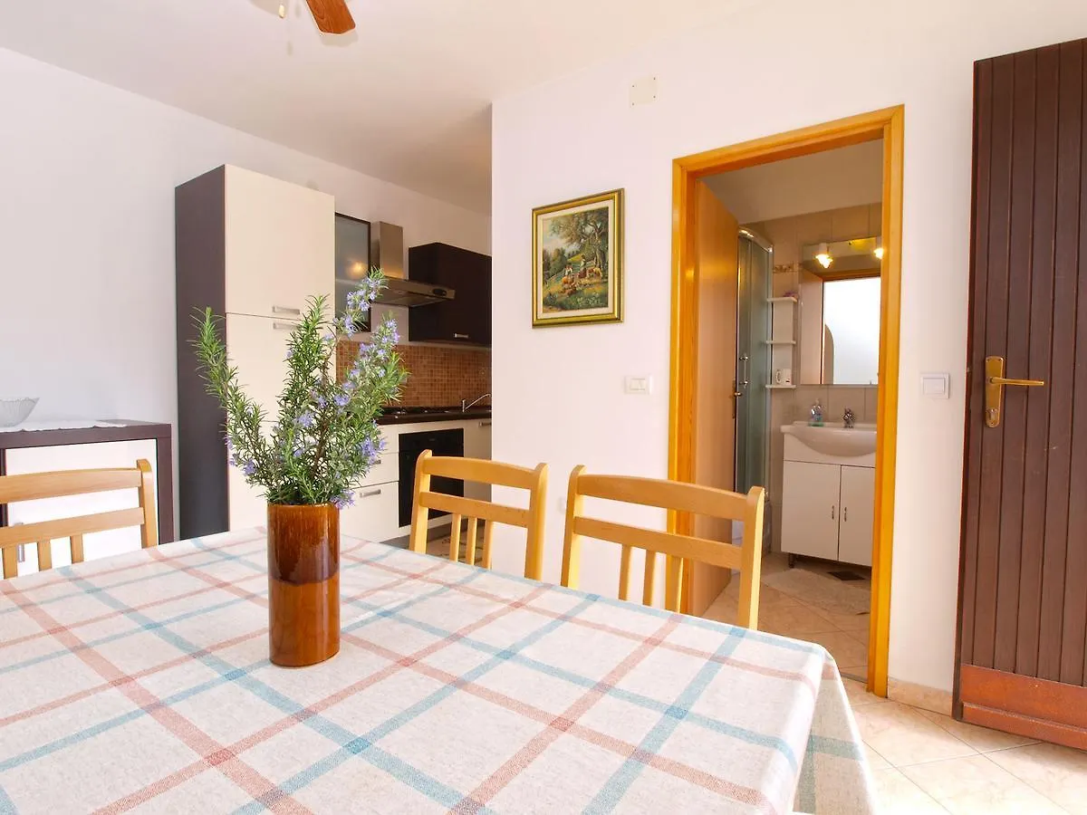 Apartments Ivan 1031 Fazana Croatia