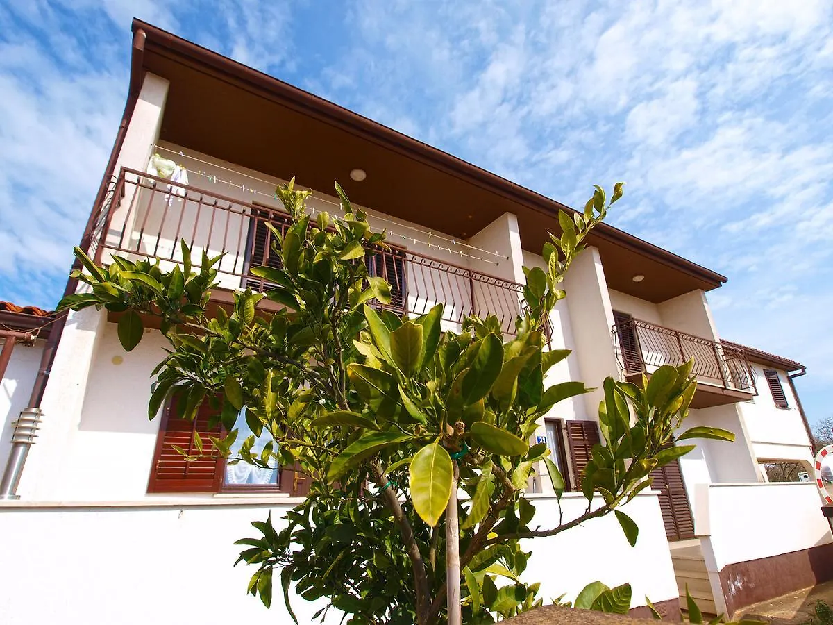 Apartments Ivan 1031 Fazana