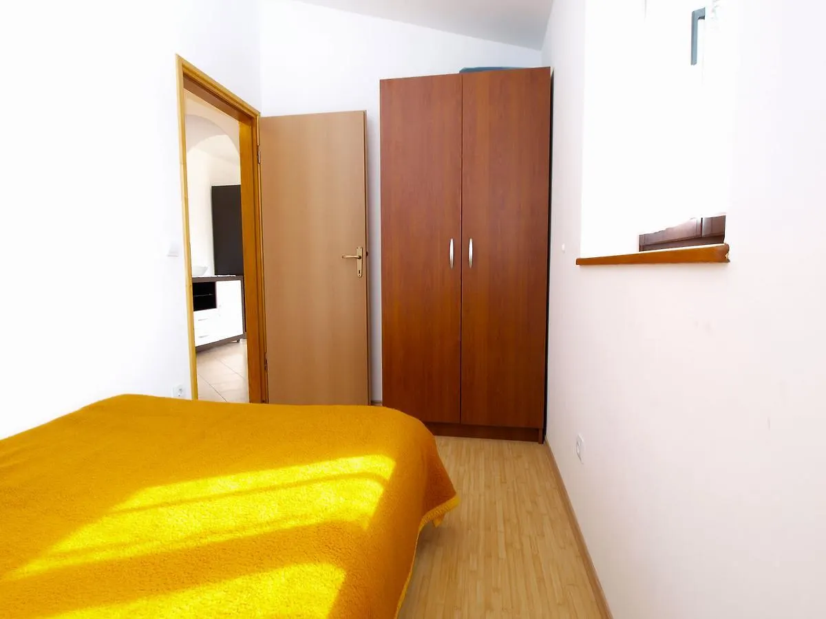 Apartments Ivan 1031 Fazana